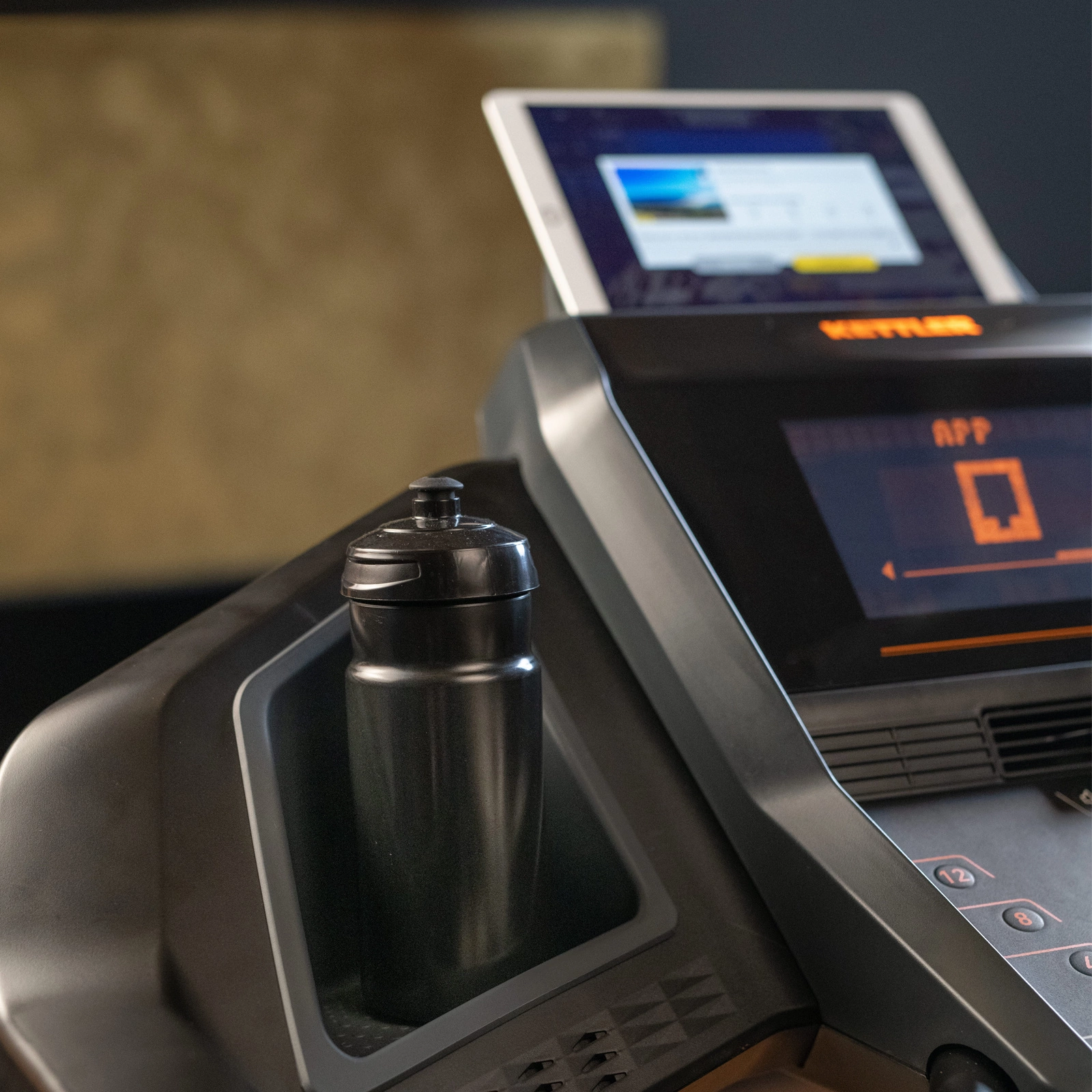 Kettler 03851 Biegaj wygodnie - uchwyty na akcesoria - pol pl Bieznia elektryczna KETTLER ALPHA RUN 800 21 7