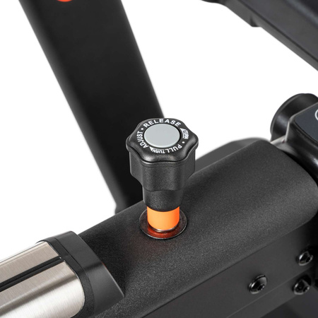 BIEŻNIA ELEKTRYCZNA TUNTURI PLATINUM TR30 CORE (SILNIK AC)