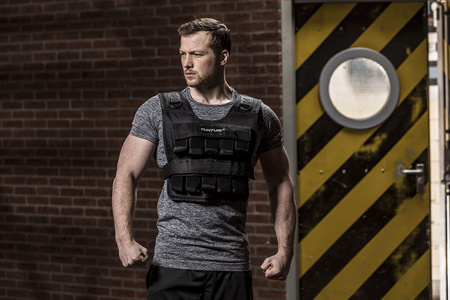 KAMIZELKA OBCIĄŻENIOWA TUNTURI WEIGHT VEST PRO 30 KG